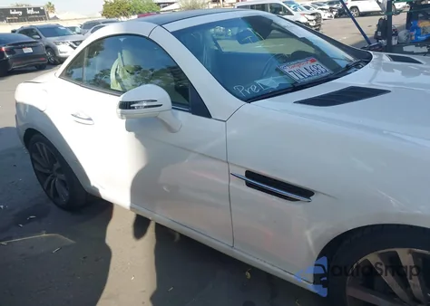 2017 Mercedes-Benz Slc 300 z USA, uszkodzony, nr VIN WDDPK3JA0HF128044